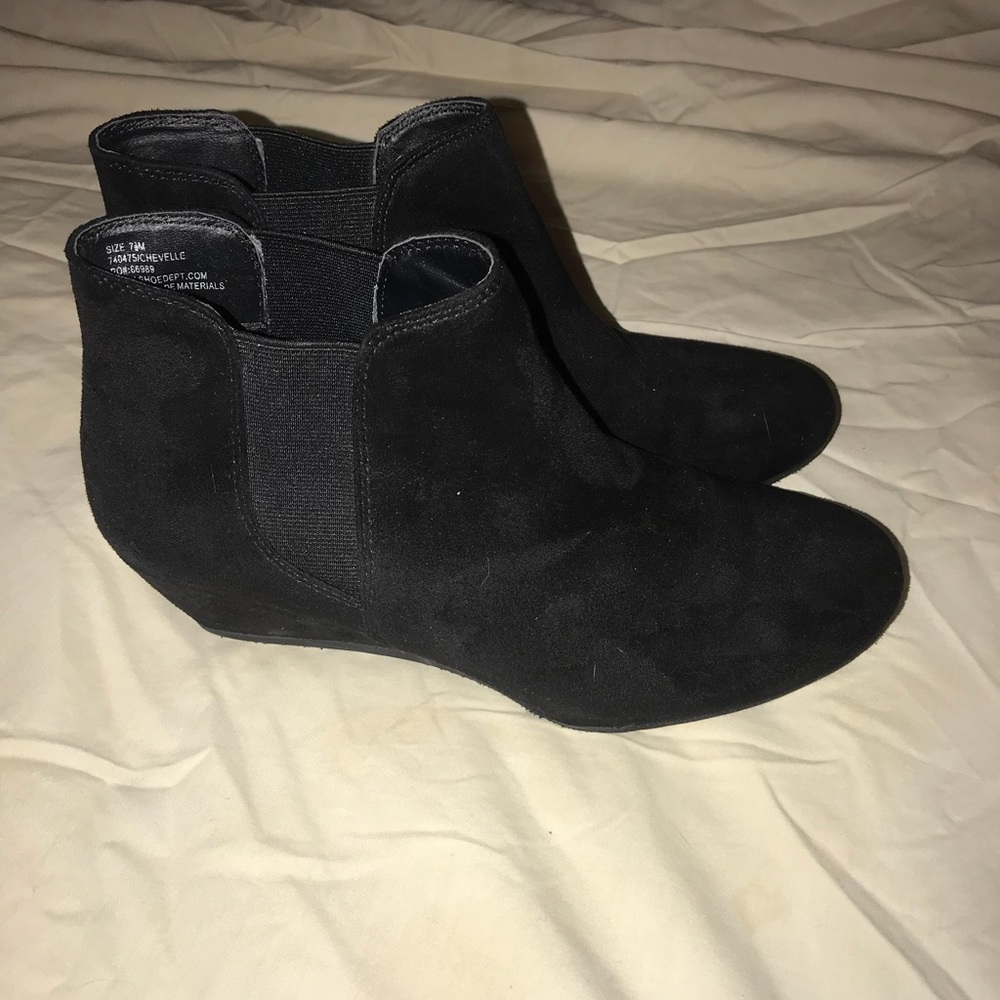 Women’s size 7.5 black suede healed ankle boots